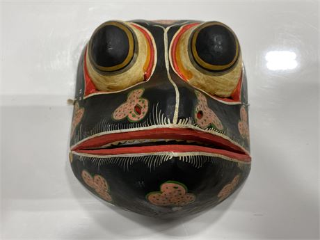 VINTAGE HAND PAINTED WOOD MASK W/MOVING MOUTH