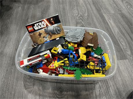 TOTE OF MIXED LEGO