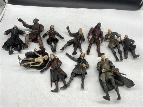 LOT OF LORD OF THE RINGS FIGURES