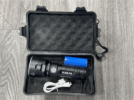 NEW POWER STYLE WATER PROOF FLASHLIGHT IN CASE