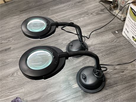 2 ADJUSTABLE MAGNIFYING LAMPS