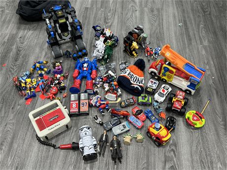 LOT OF MISC TOYS / COLLECTABLES - TRANSFORMERS, SUPERHERO, ETC