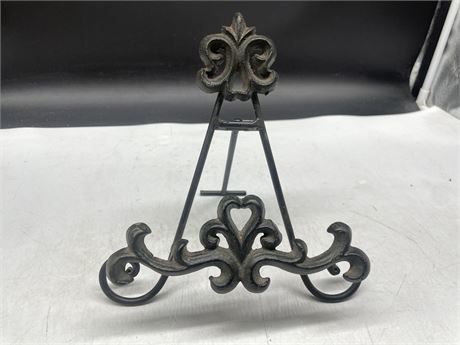 CAST IRON PICTURE STAND 9”