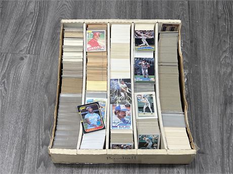 FLAT OF MLB CARDS