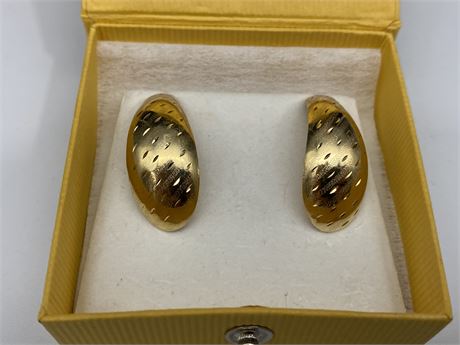 14K GOLD EARRINGS 1.25” LONG, 0.5” WIDE (1.92 Grams)