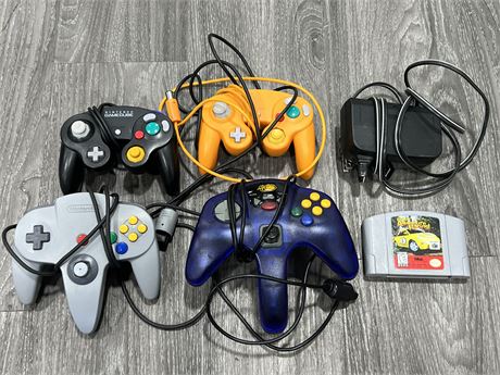 GAME CUBE / N64 CONTROLLERS, CORD & GAME