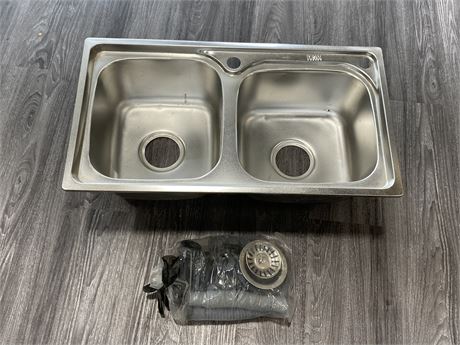 STAINLESS STEEL SINK W/ACCESSORIES