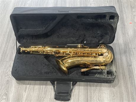TENOR SAXOPHONE IN CASE WITH NECK (NO MOUTHPIECE)
