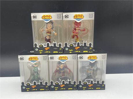 NEW / SEALED - FULL SET OF 5 DC JUSTICE LEAGUE HEROCROSS FIGURES