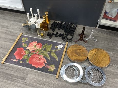 NEW HOME DECOR LOT - WINE BAR SIGN, CANDLE HOLDERS, TRAYS & ECT