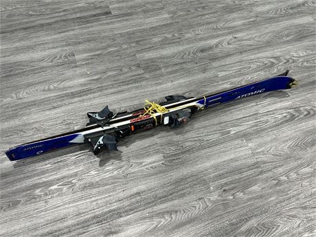 SET OF ATOMIC SKIS W/BOOTS
