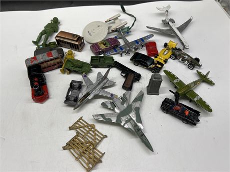 LOT OF MOSTLY DIECAST TOYS - VINTAGE
