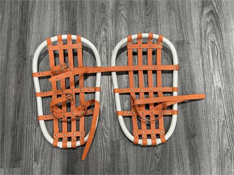 PAIR OF VINTAGE SNOW SHOES 18” LONG