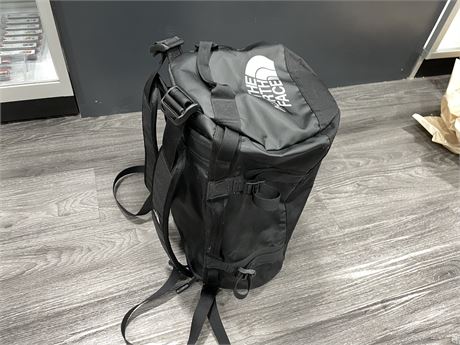 THE NORTH FACE BACKPACK - LIKE NEW CONDITION