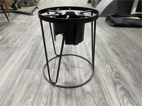 LARGE OUTDOOR COOKER STAND 14”x17”