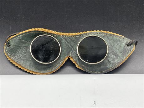 VINTAGE LEATHER WELDING SAFETY GOGGLES (GREEN LENSES)