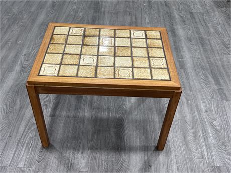 MID CENTURY TEAK END TABLE BY GANGSO MOBLER WITH INLAID TILE TOP