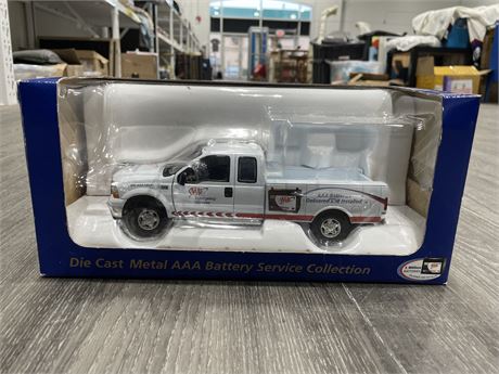 (NEW IN BOX) LE DIECAST 1/25 AAA EMERGENCY FORD F-250 TRUCK